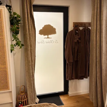 Le Chene Dore Appartement Romantique Avec Jacuzzi Prive Au Coeur Du Centre Touristique Apartmán *