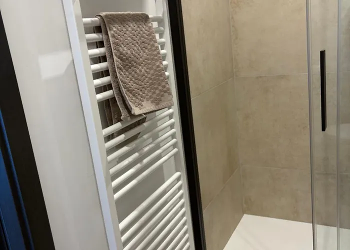 Le Chene Dore Appartement Romantique Avec Jacuzzi Prive Au Coeur Du Centre Touristique