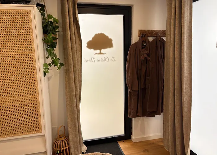 Le Chene Dore Appartement Romantique Avec Jacuzzi Prive Au Coeur Du Centre Touristique Apartmán *